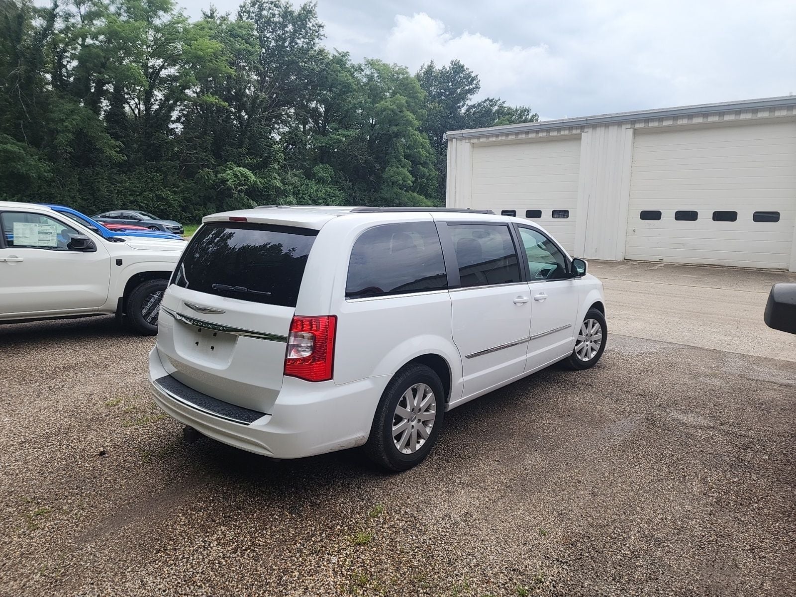 Used 2014 Chrysler Town & Country Touring with VIN 2C4RC1BG1ER275159 for sale in Centralia, IL