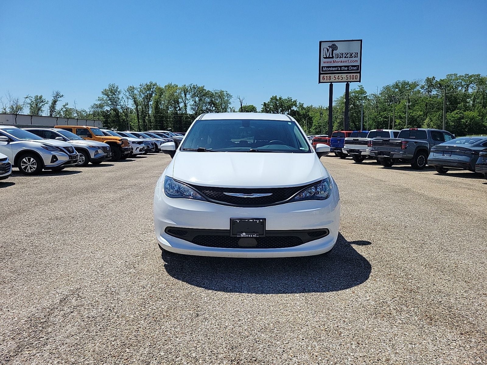 2022 Chrysler Voyager LX