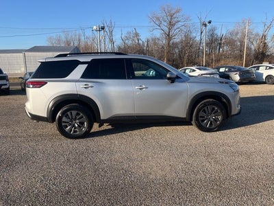 2025 Nissan Pathfinder SV