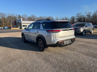2025 Nissan Pathfinder SV