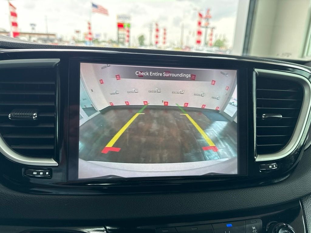 2025 Chrysler Pacifica Select