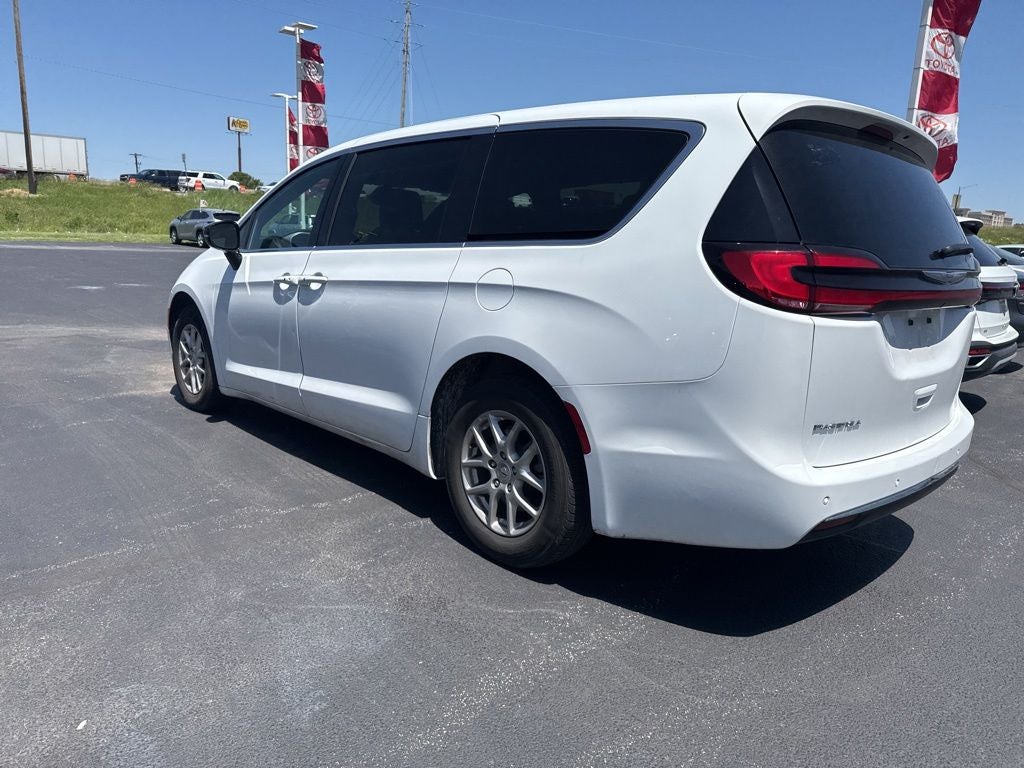 2025 Chrysler Pacifica Select