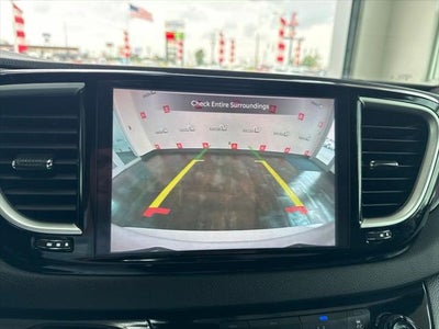 2025 Chrysler Pacifica Select