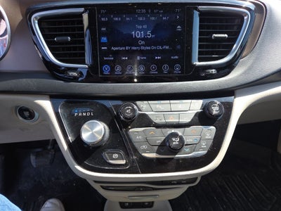 2017 Chrysler Pacifica Touring L Plus