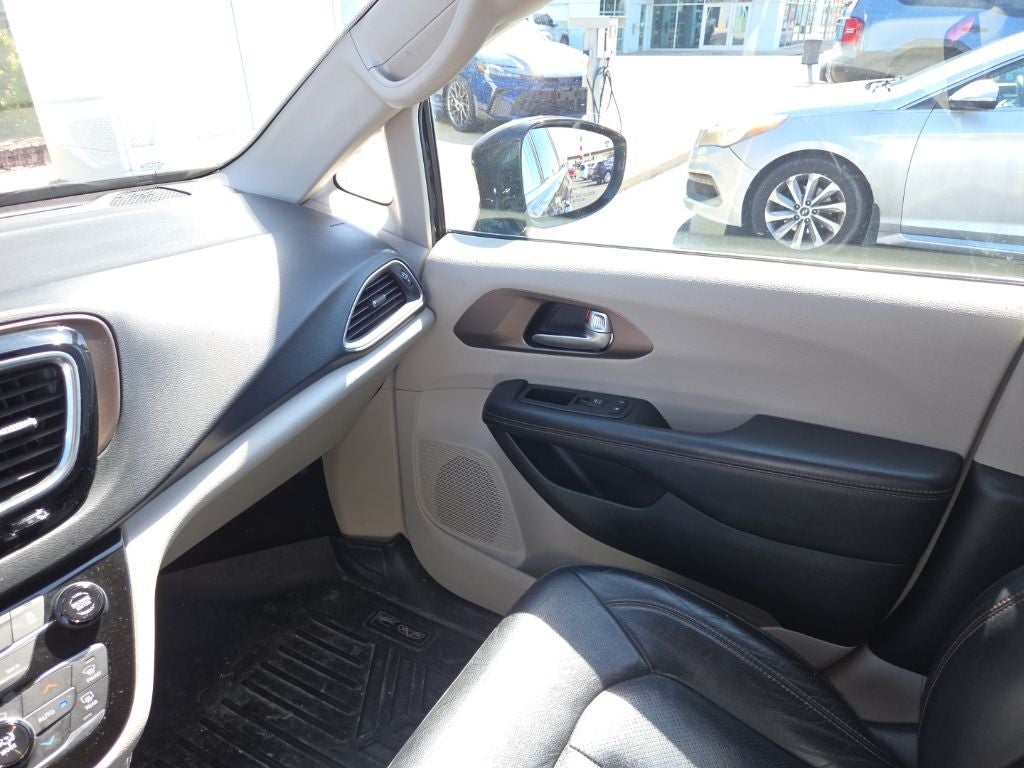 2017 Chrysler Pacifica Touring L Plus