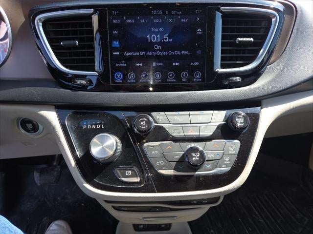 2017 Chrysler Pacifica Touring L Plus