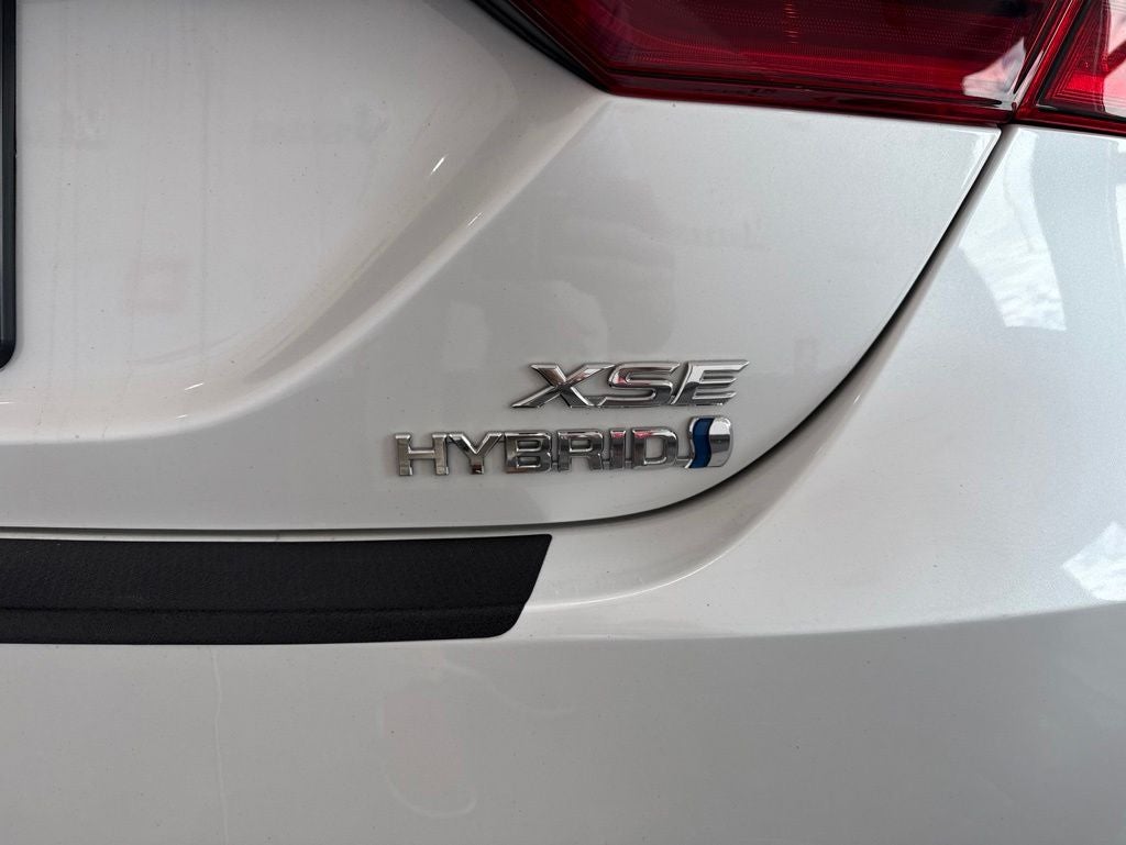 2022 Toyota Camry Hybrid XSE