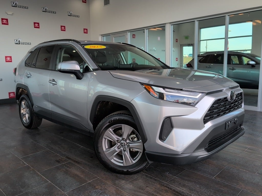 2025 Toyota RAV4 Hybrid XLE