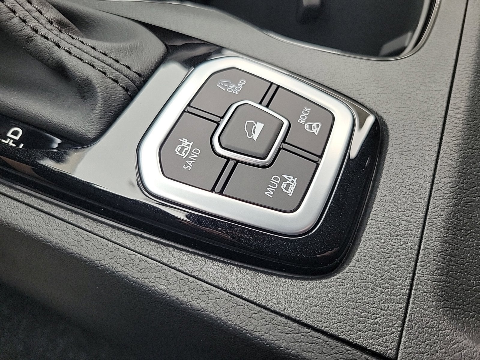 2027 Nissan Frontier Crew Cab SV