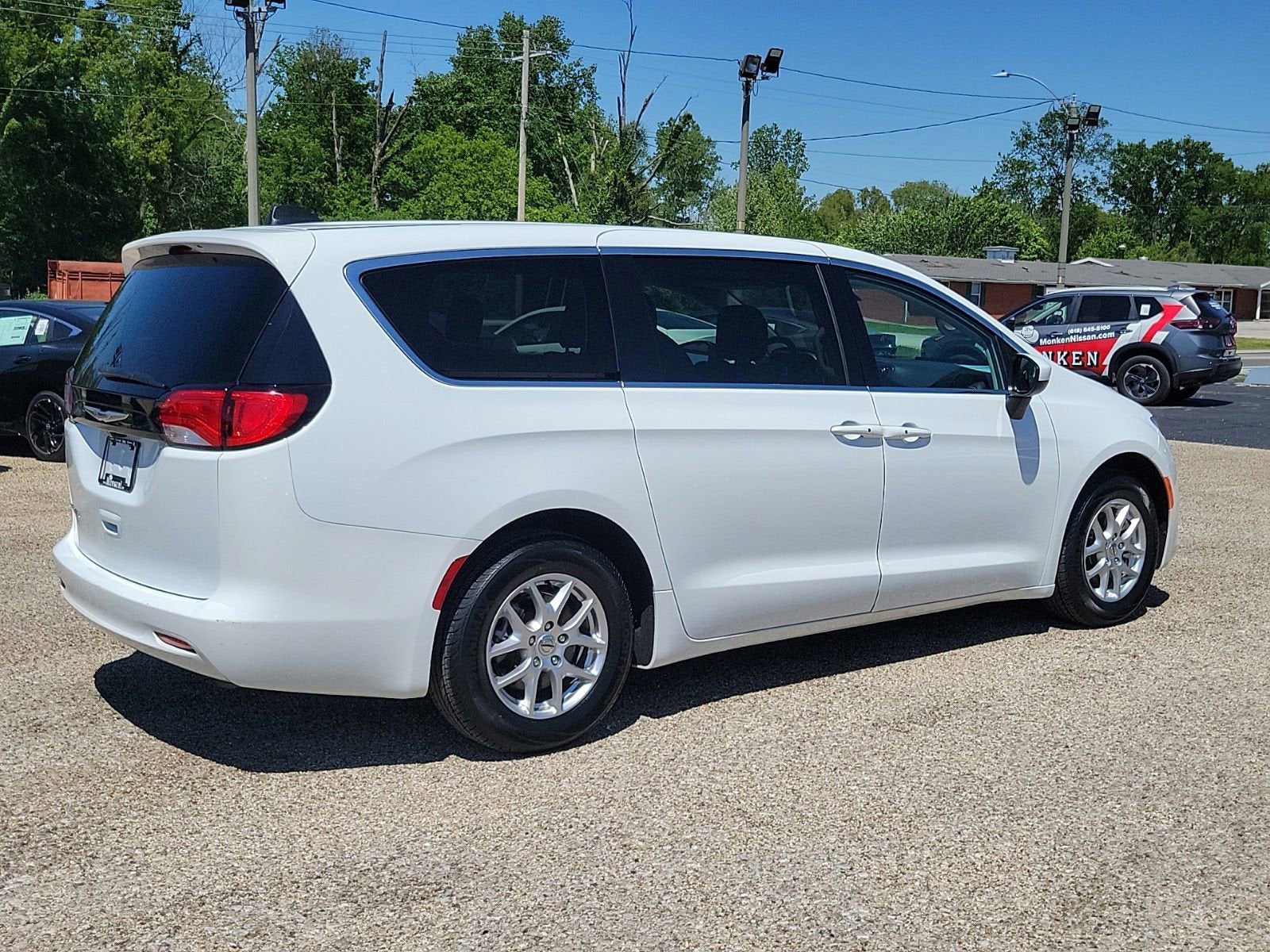 2022 Chrysler Voyager LX