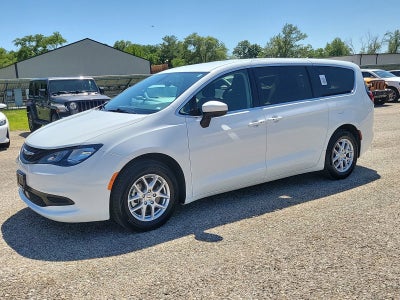 2022 Chrysler Voyager LX