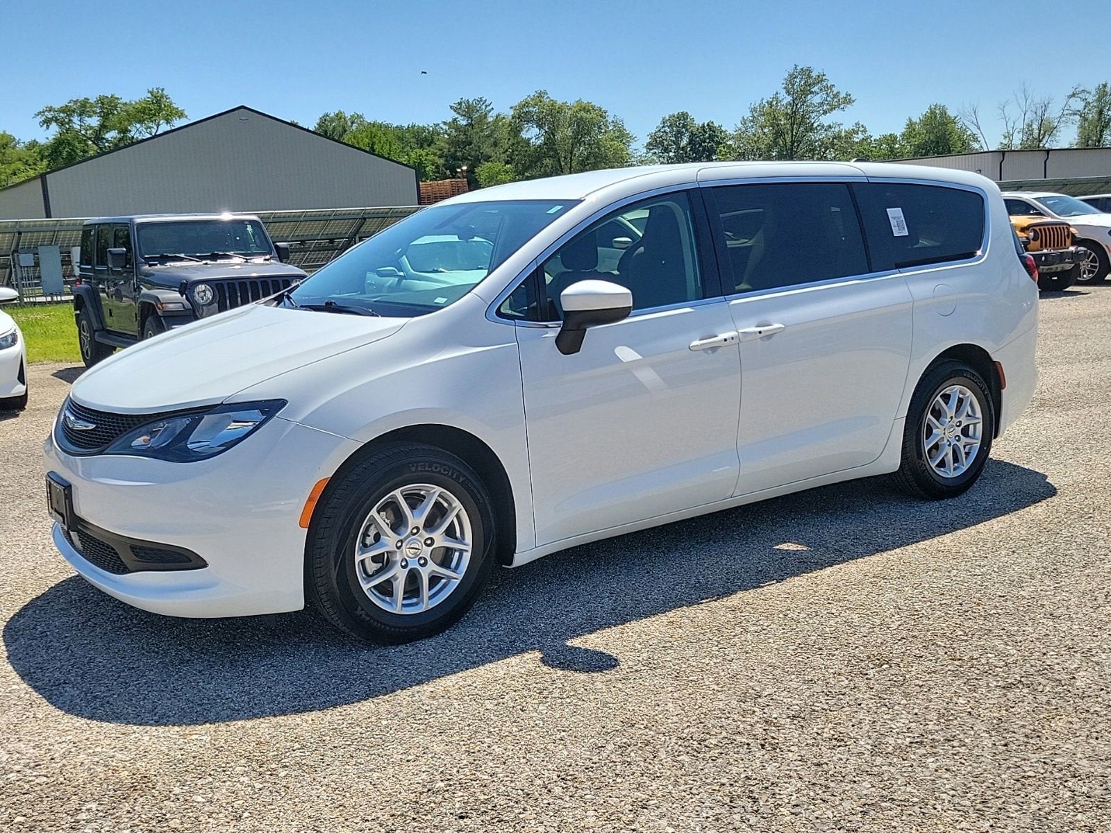 2022 Chrysler Voyager LX