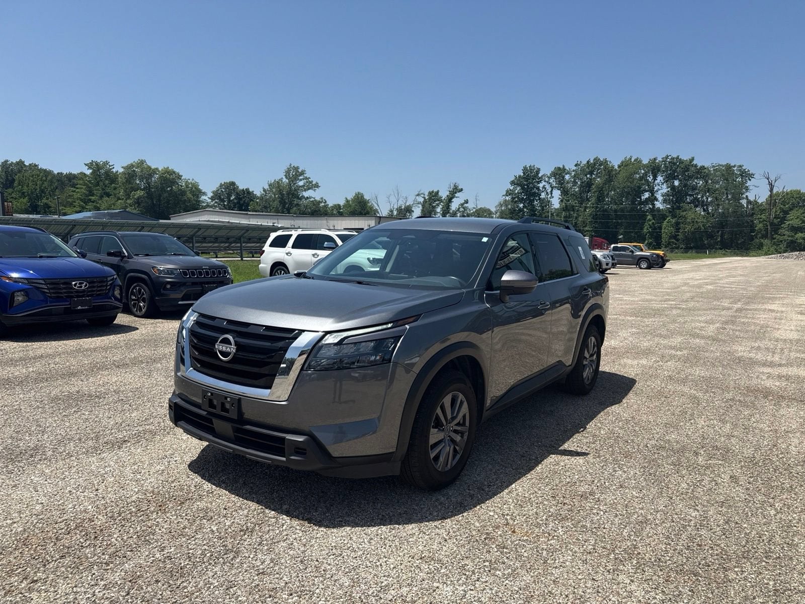 2024 Nissan Pathfinder SV