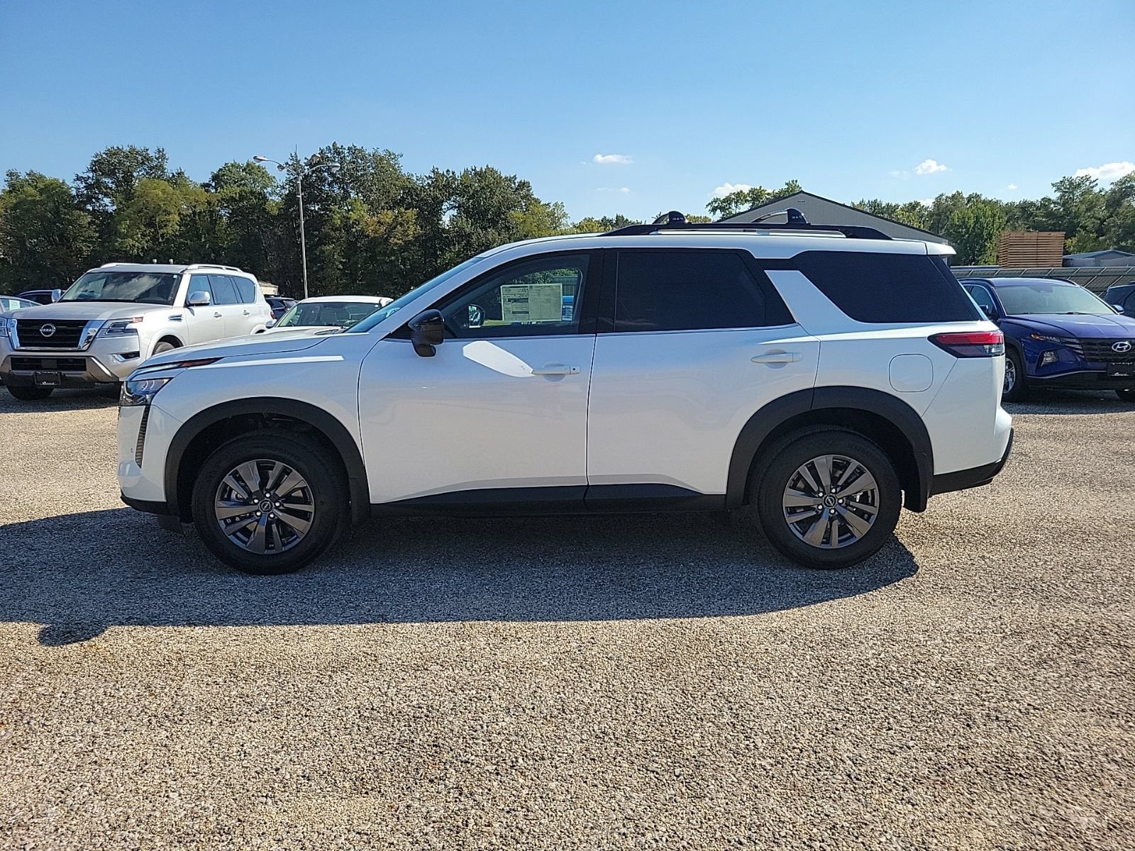 2026 Nissan Pathfinder SV