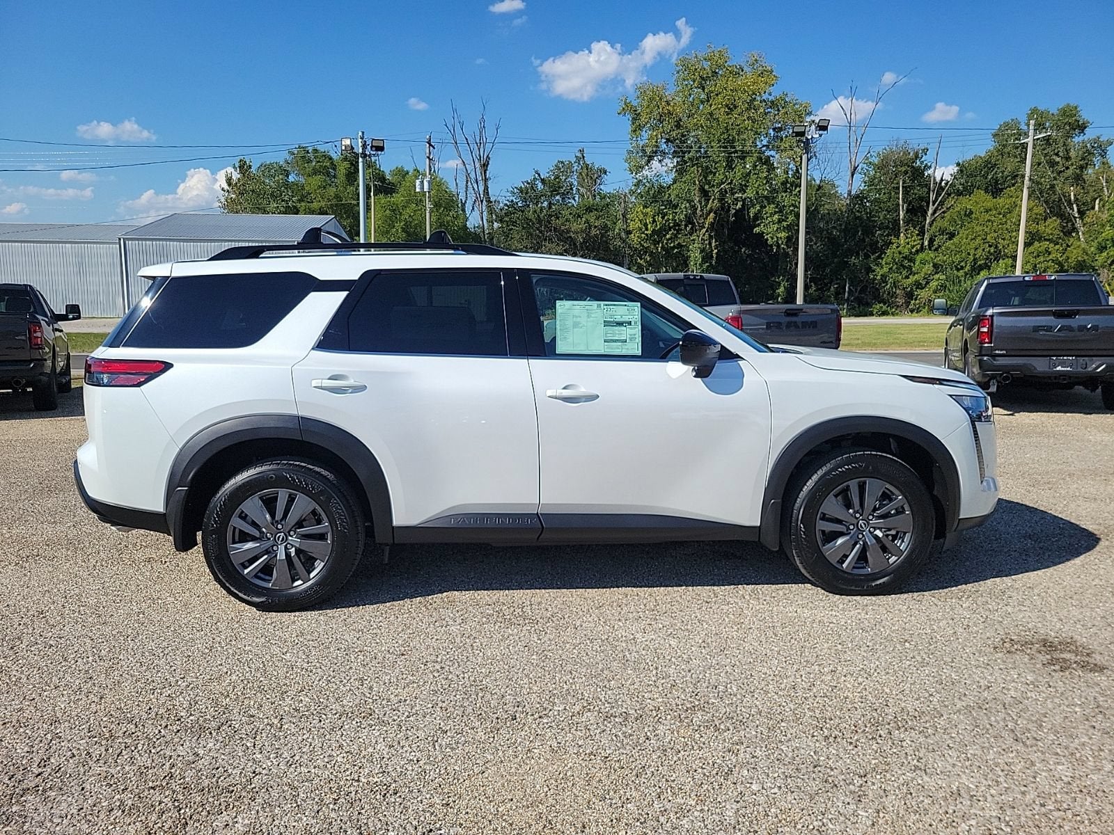 2026 Nissan Pathfinder SV