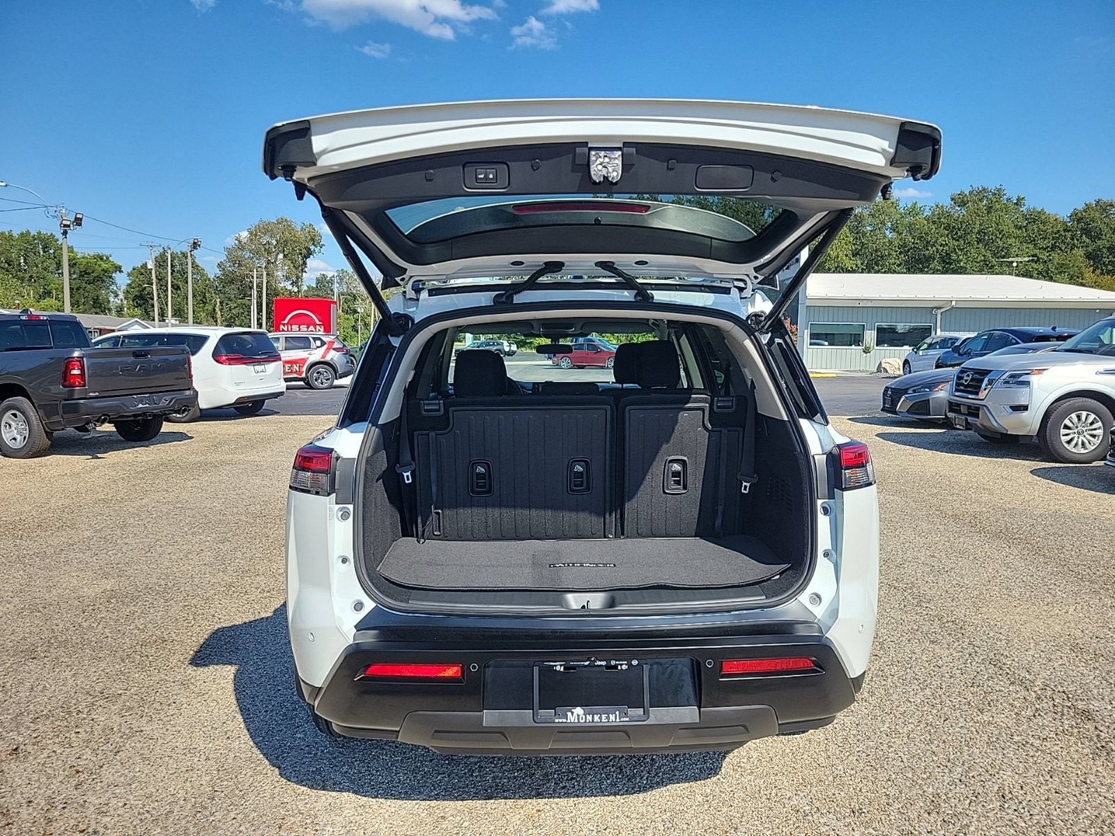 2026 Nissan Pathfinder SV
