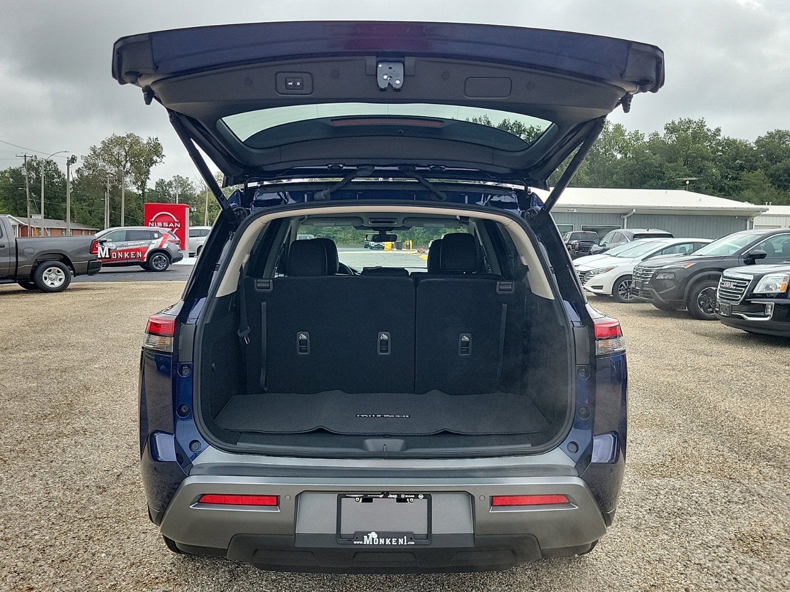 2026 Nissan Pathfinder SL