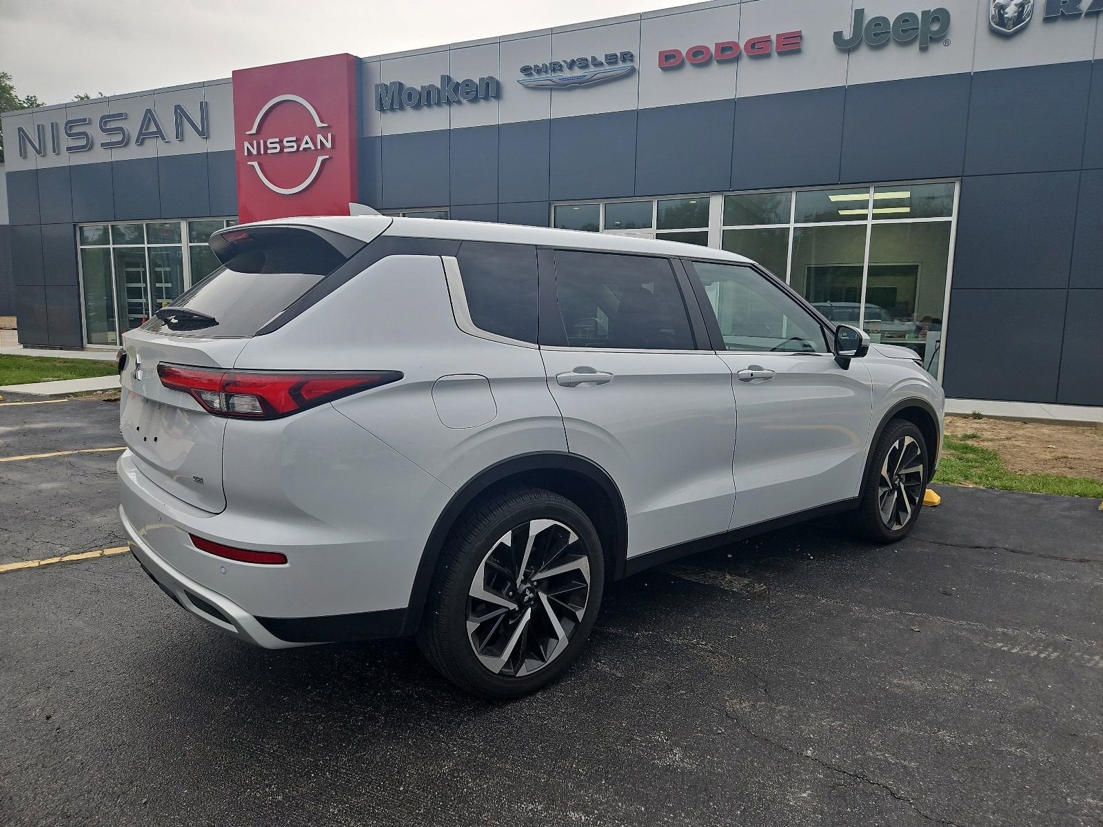 2024 Mitsubishi Outlander SE